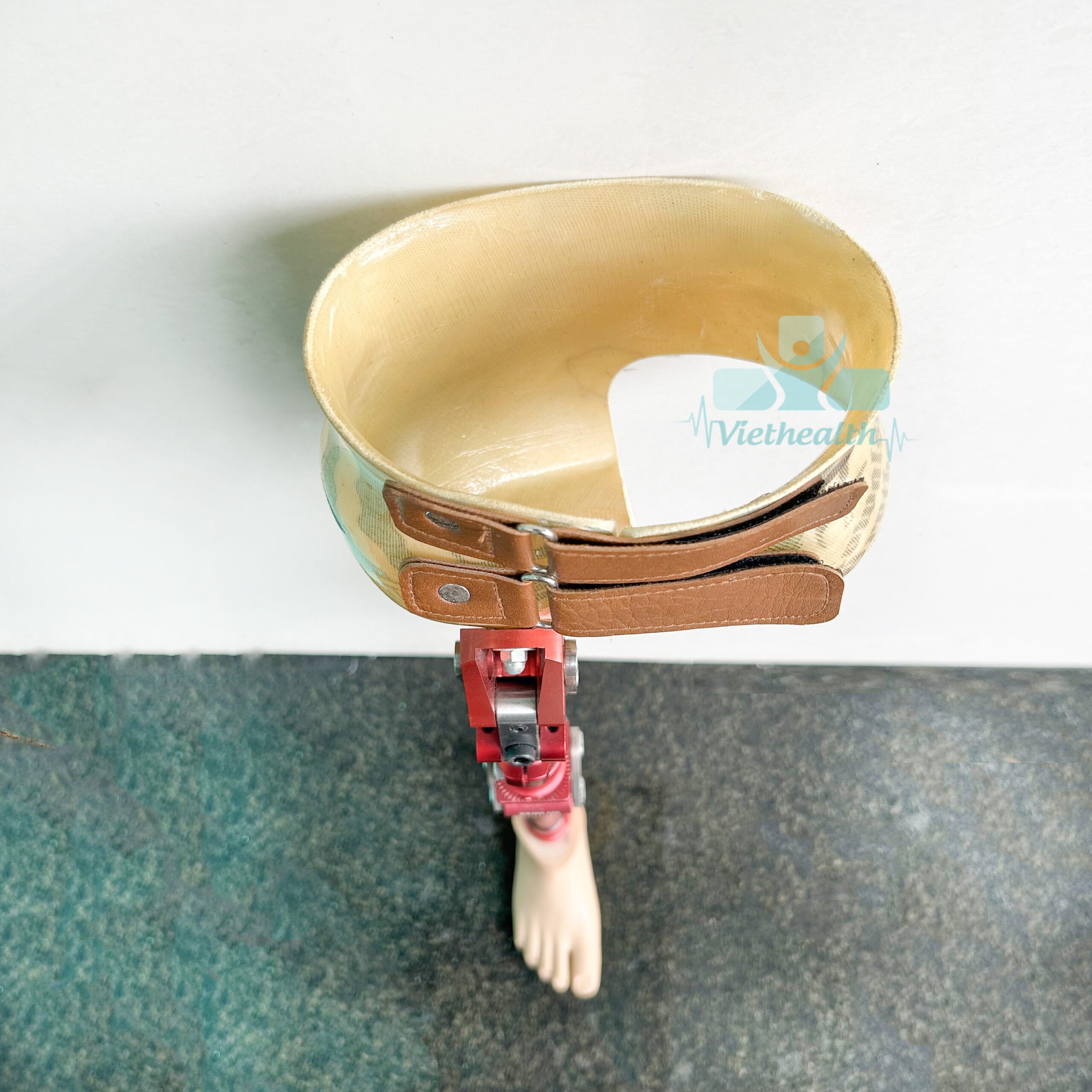 Chân giả tháo khớp háng - Ảnh 6