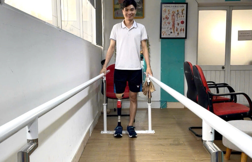 Chân giả trên gối - khớp gối thương hiệu của nga