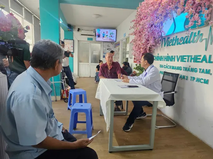 Các thương binh được thăm khám tại Phòng khám VietHealth