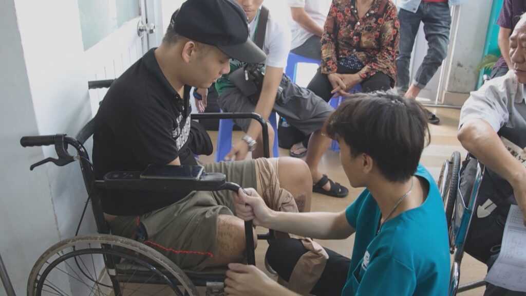 Trao tặng chi (chân, tay) giả miễn phí cho người khuyết tật có hoàn cảnh khó khăn