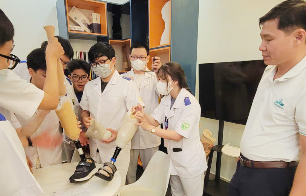 sinh viên Đại học Y khoa Phạm Ngọc Thạch Đến VietHealth Thực Tập