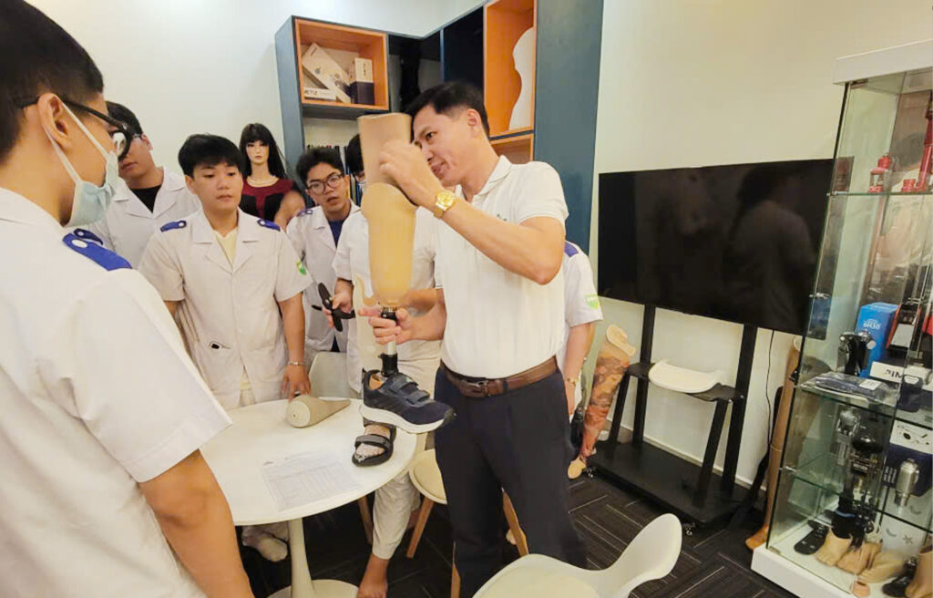 sinh viên Đại học Y khoa Phạm Ngọc Thạch Đến VietHealth Thực Tập