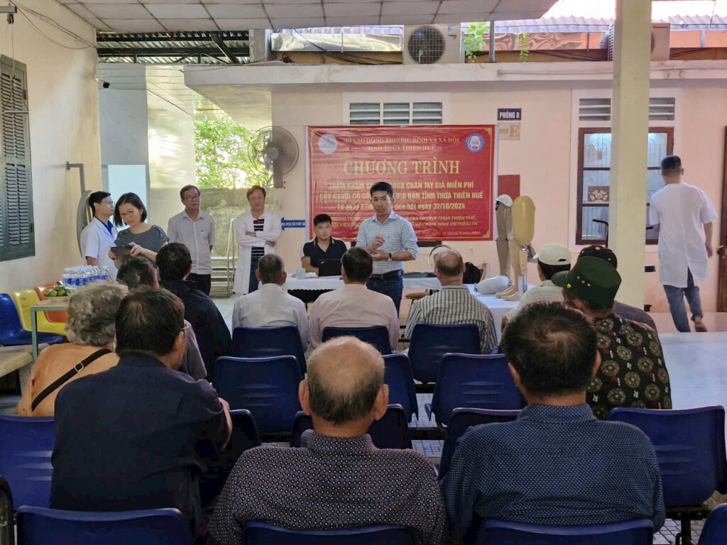 Tư vấn kỹ thuật sản xuất và chỉnh hình chân tay giả cho khách hàng