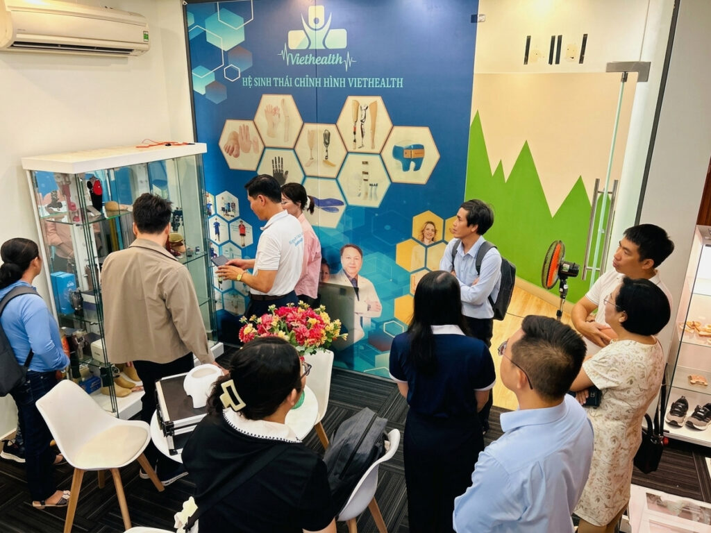 khách tham quan hệ sinh thái chỉnh hình viethealth